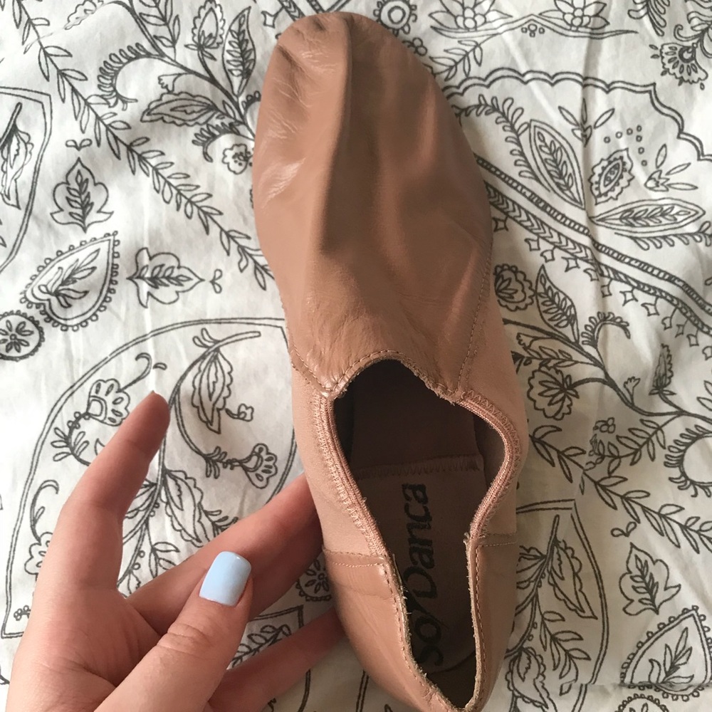 Lightly Used SoDanca Jazz Shoes, Size 8